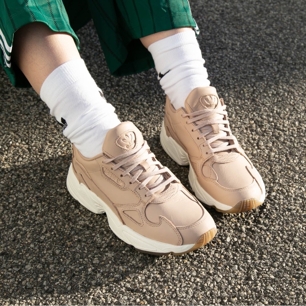 NEW ADIDAS Falcon Ash Pearl 5.5